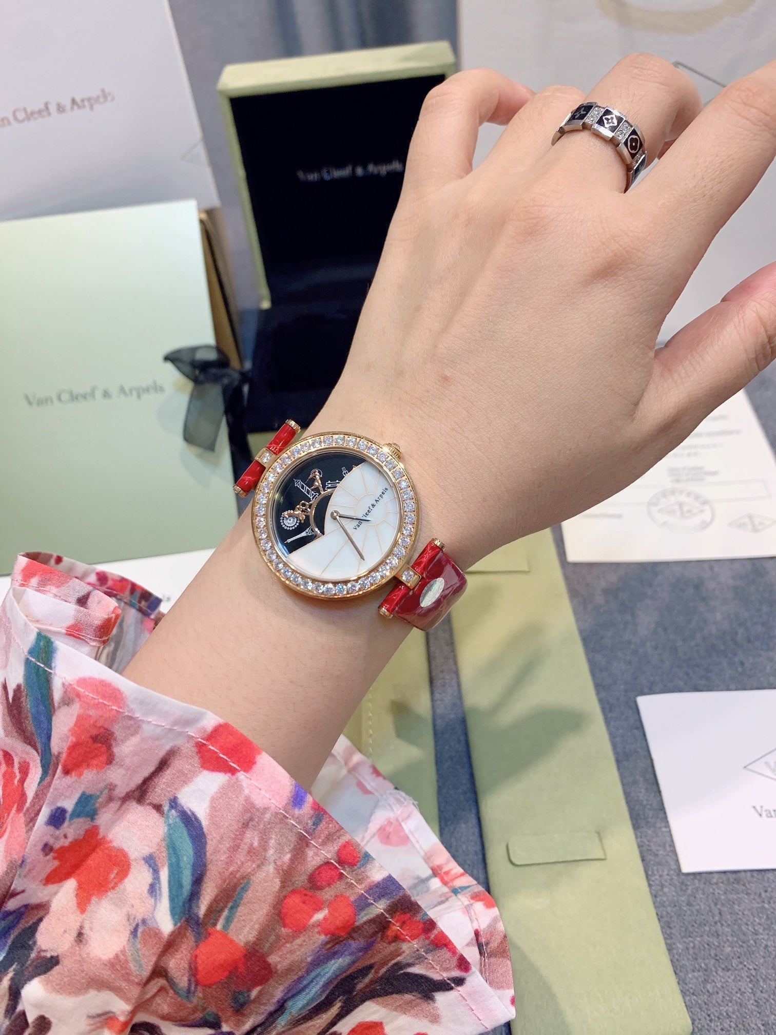 LADY ARPELS WATCHS SILVER DIAMOND PAVED