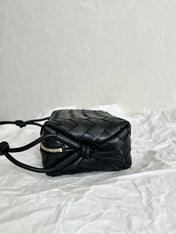 BV LOOP MINI 17CM BLACK CALFSKIN