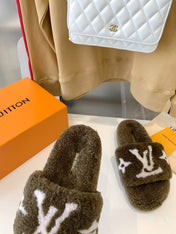 LV WOMEN'S PASEO FLAT SLIPPER IN OLIVE GREEN FLEECE WITH WHITE LOGO