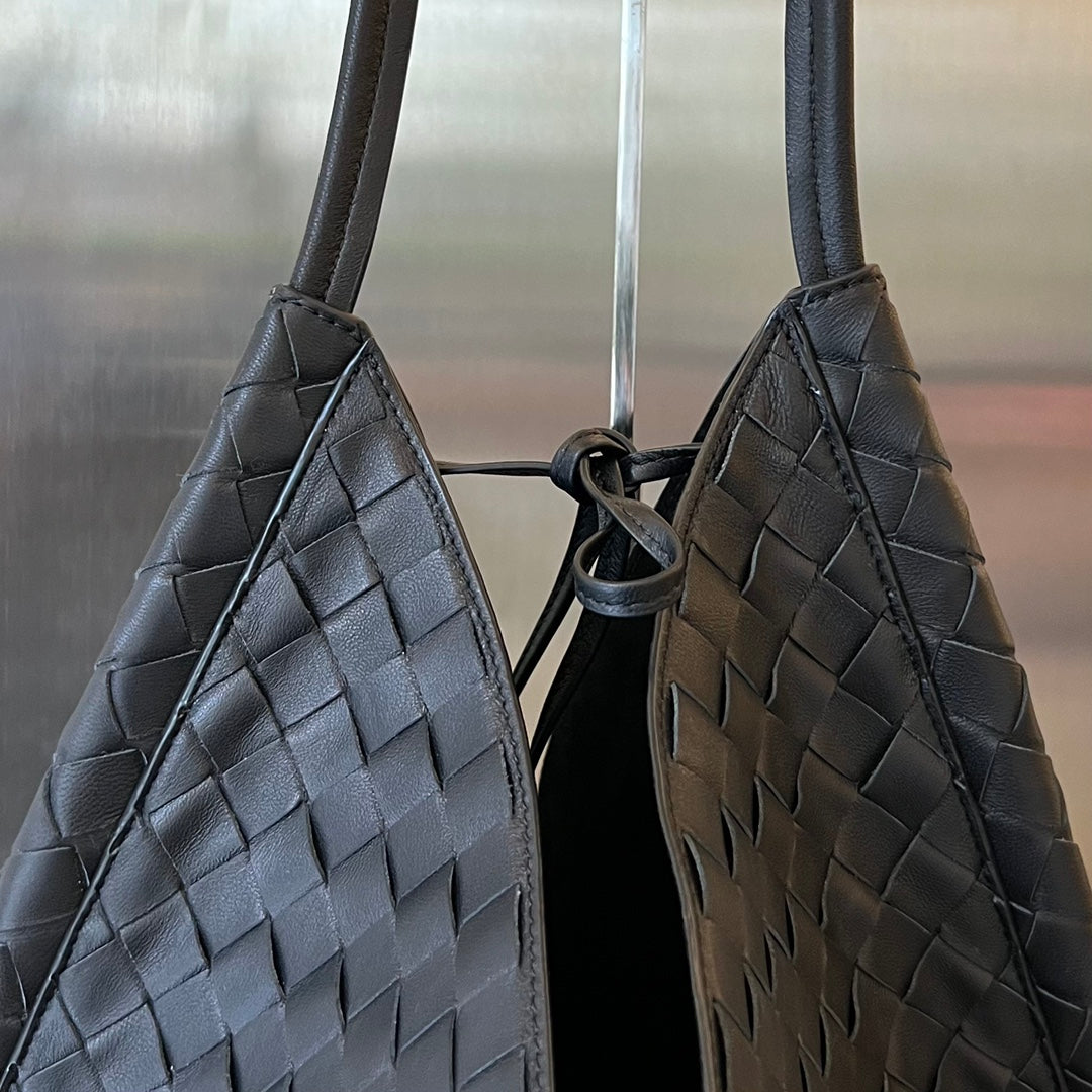 MEDIUM SOLSTICE 44 BLACK LAMBSKIN