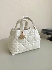 TOUJOURS 28 BAG IN MILK WHITE LAMBSKIN