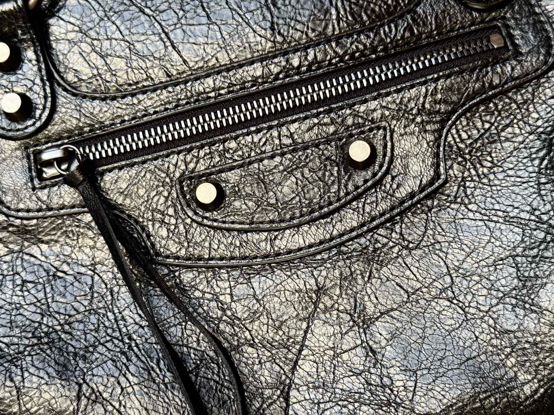 LE CITY BAG IN BLACK LEATHER