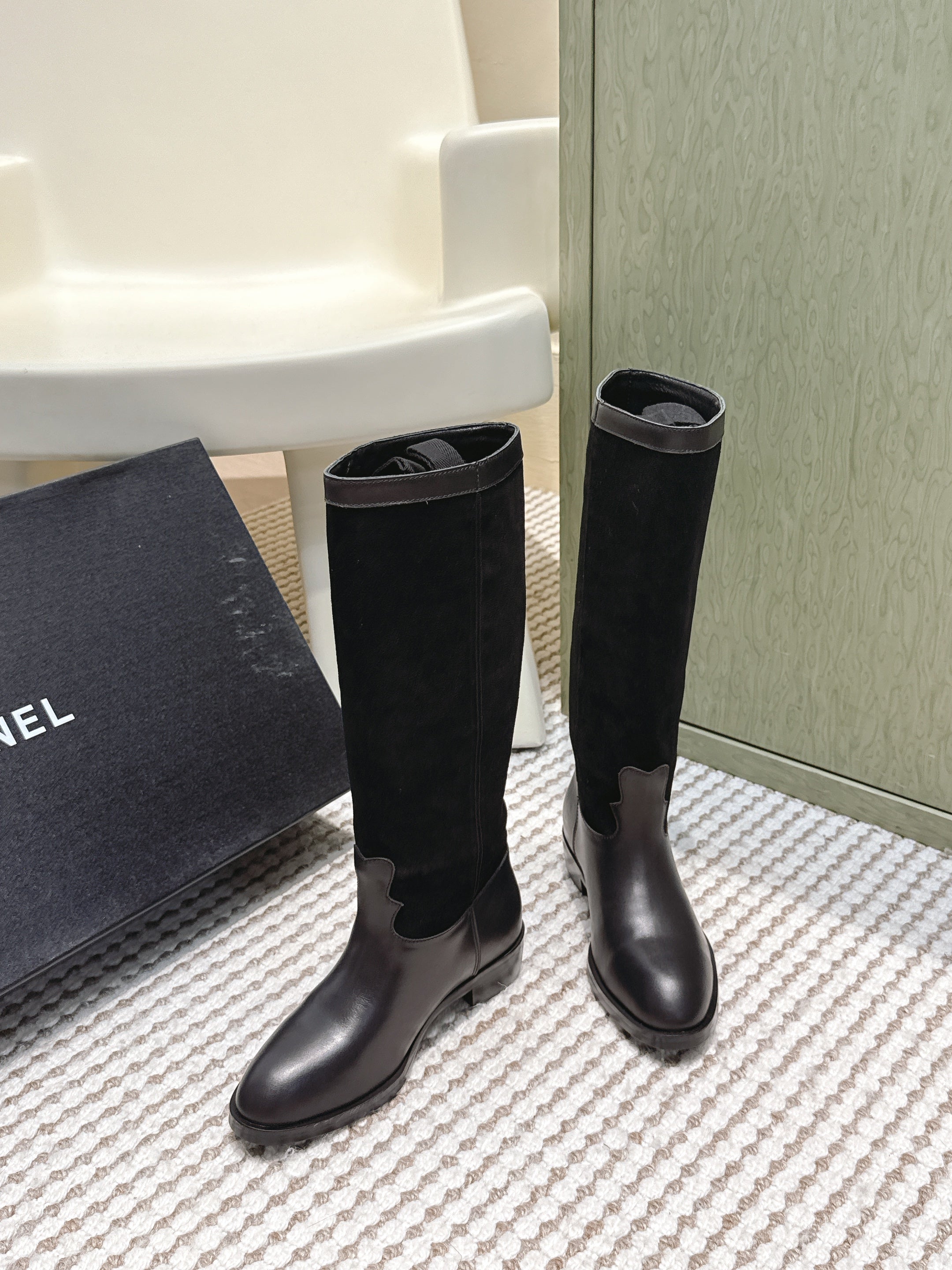 CHANEL 25S KNEE-HIGH BOOTS IN BLACK SUEDE AND CALFSKIN