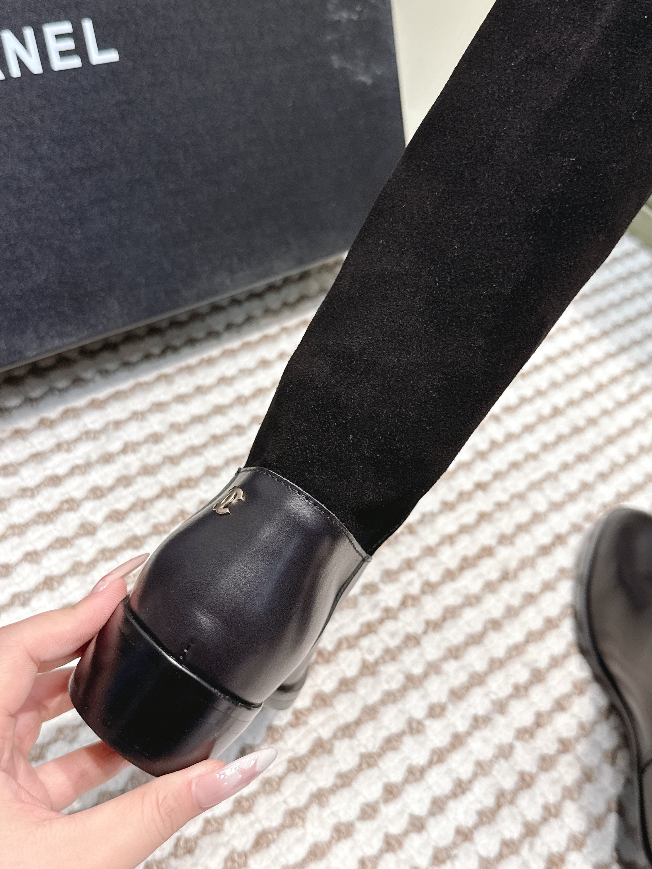 CHANEL 25S KNEE-HIGH BOOTS IN BLACK SUEDE AND CALFSKIN