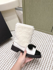 CHANEL 25S ANKLE BOOTS IN WHITE SHEARLING LAMBSKIN AND BLACK PATENT CALFSKIN