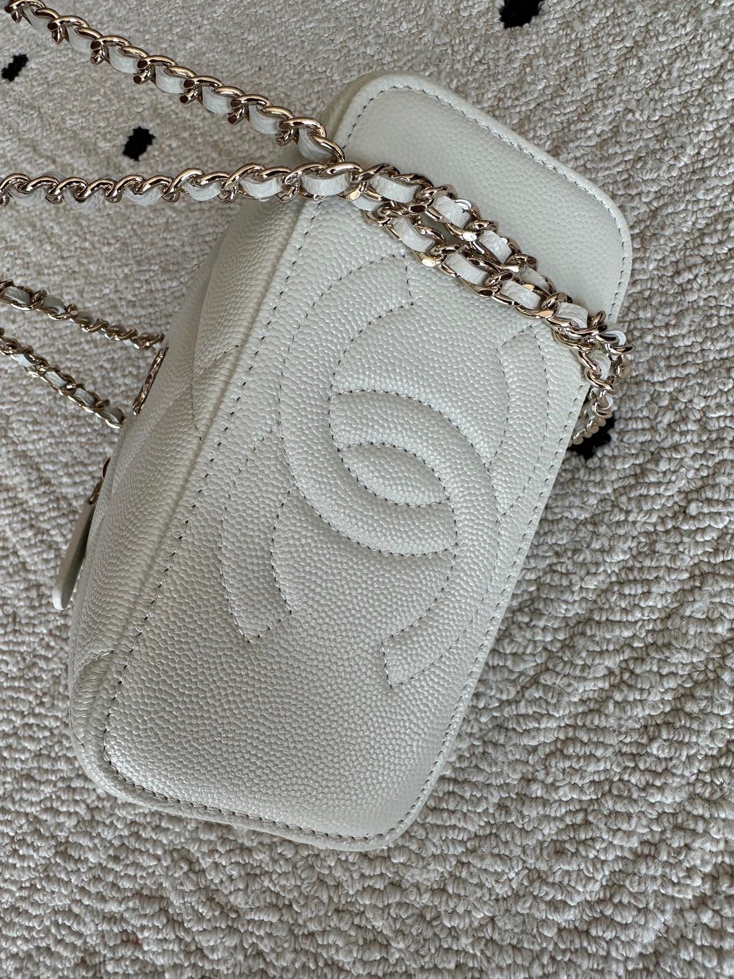 CHANEL 25S VANITY BAG 17 IN WHITE CAVIAR LEATHER WITH GOLD HARDWARE