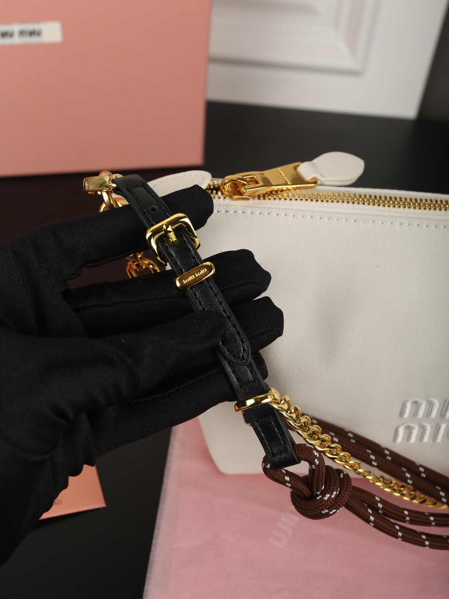 CHAIN SHOULDER BAG 18 IN WHITE FABRIC GOLD HARDWARE