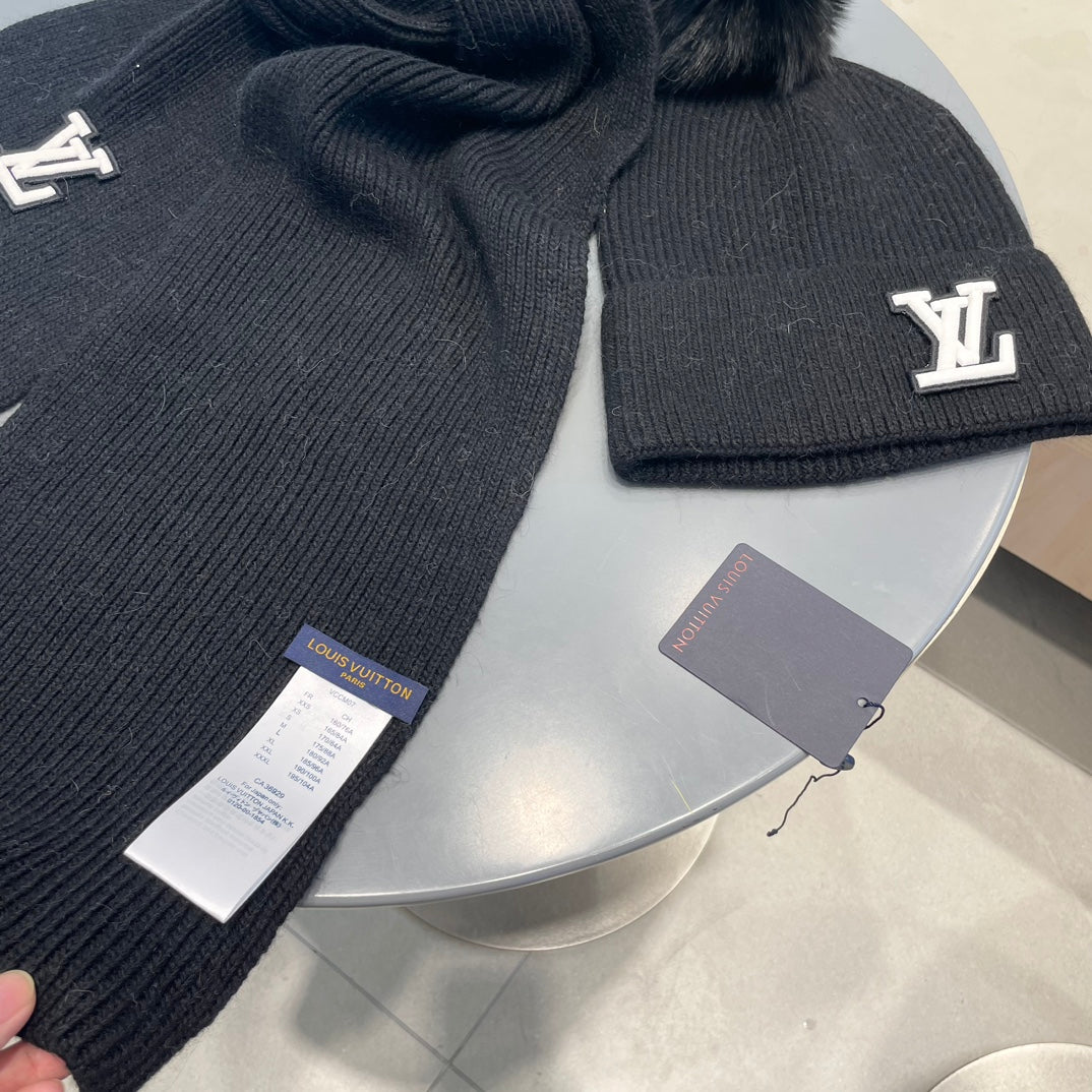 SET SCARF AND HAT IN BLACK WOOL AND FOX FUR 414772