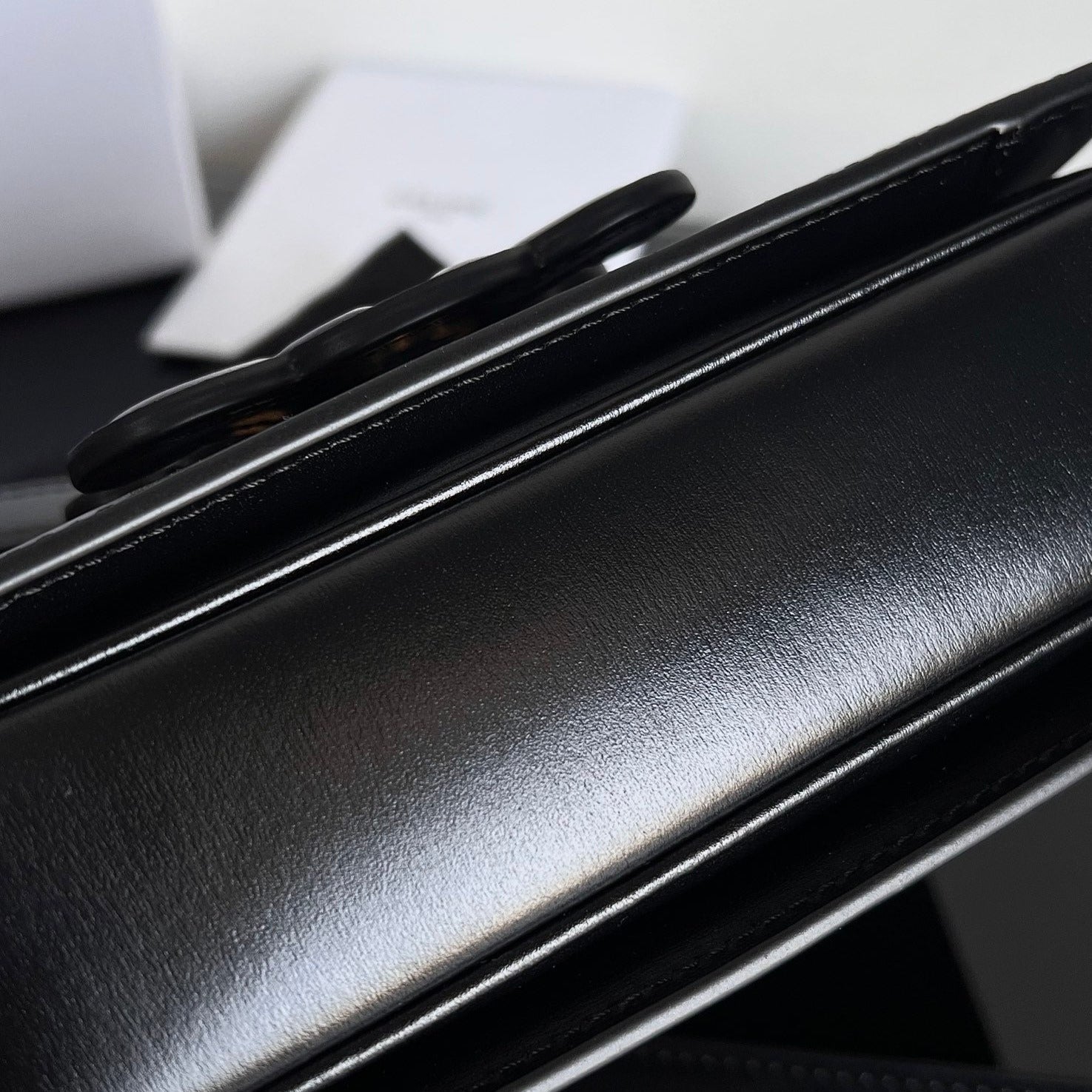 CLASSIQUE TRIOMPHE 22 BLACK SMOOTH CALFSKIN