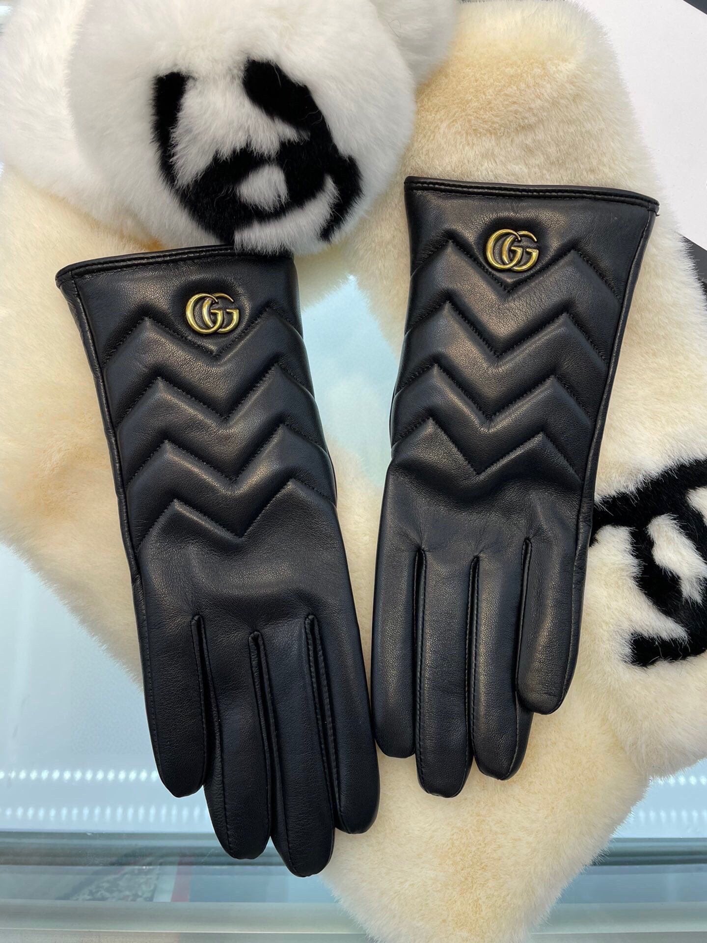 MARMONT GLOVES IN BLACK LAMBSKIN 463844