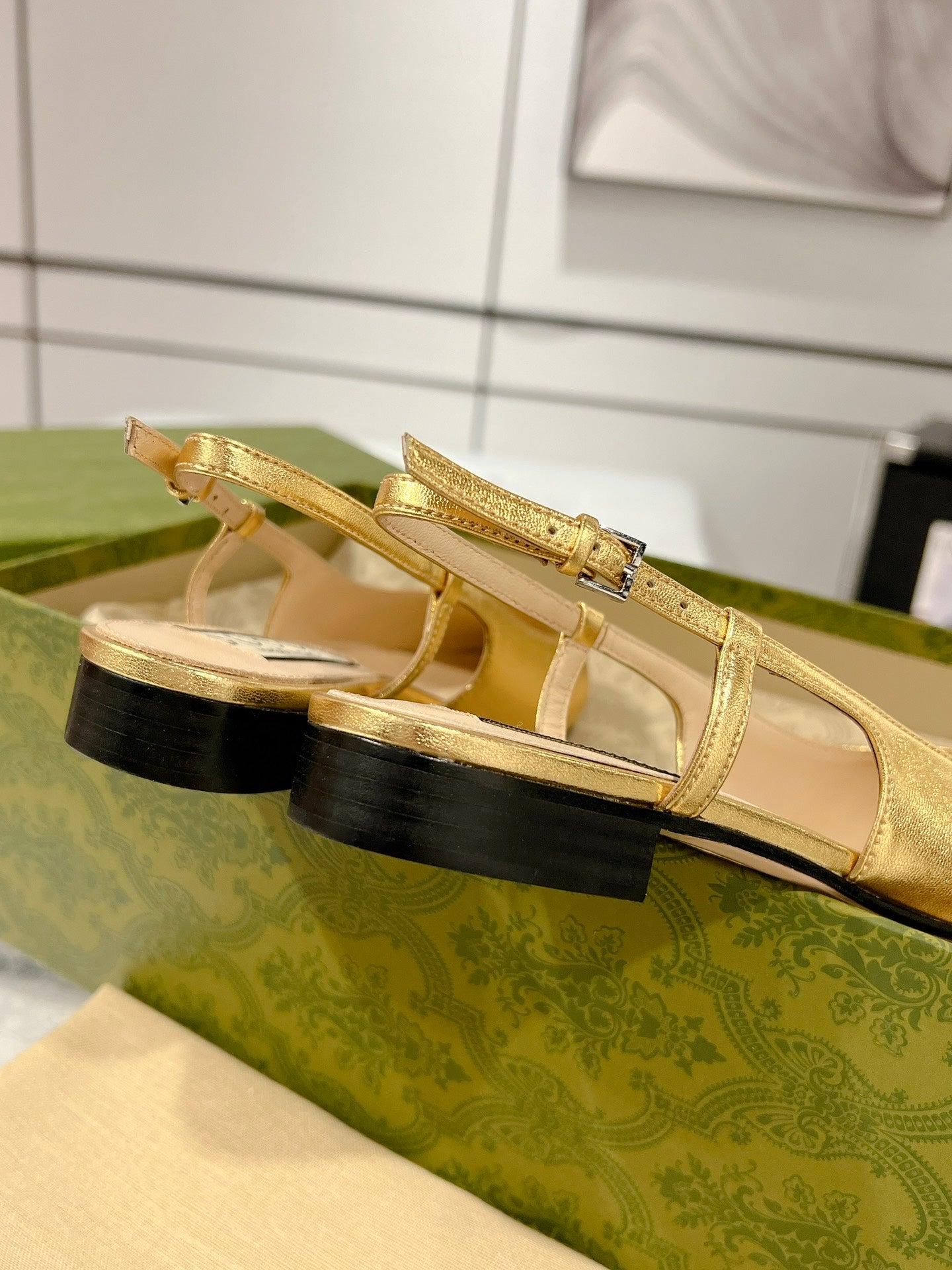METALIC SLINGBACK FLATS IN GOLD CALFSKIN