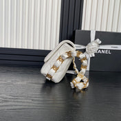 MEDIUM FLAP BAG 26 IN WHITE CALFSKIN GOLD DOUBLE C THICK CHAIN