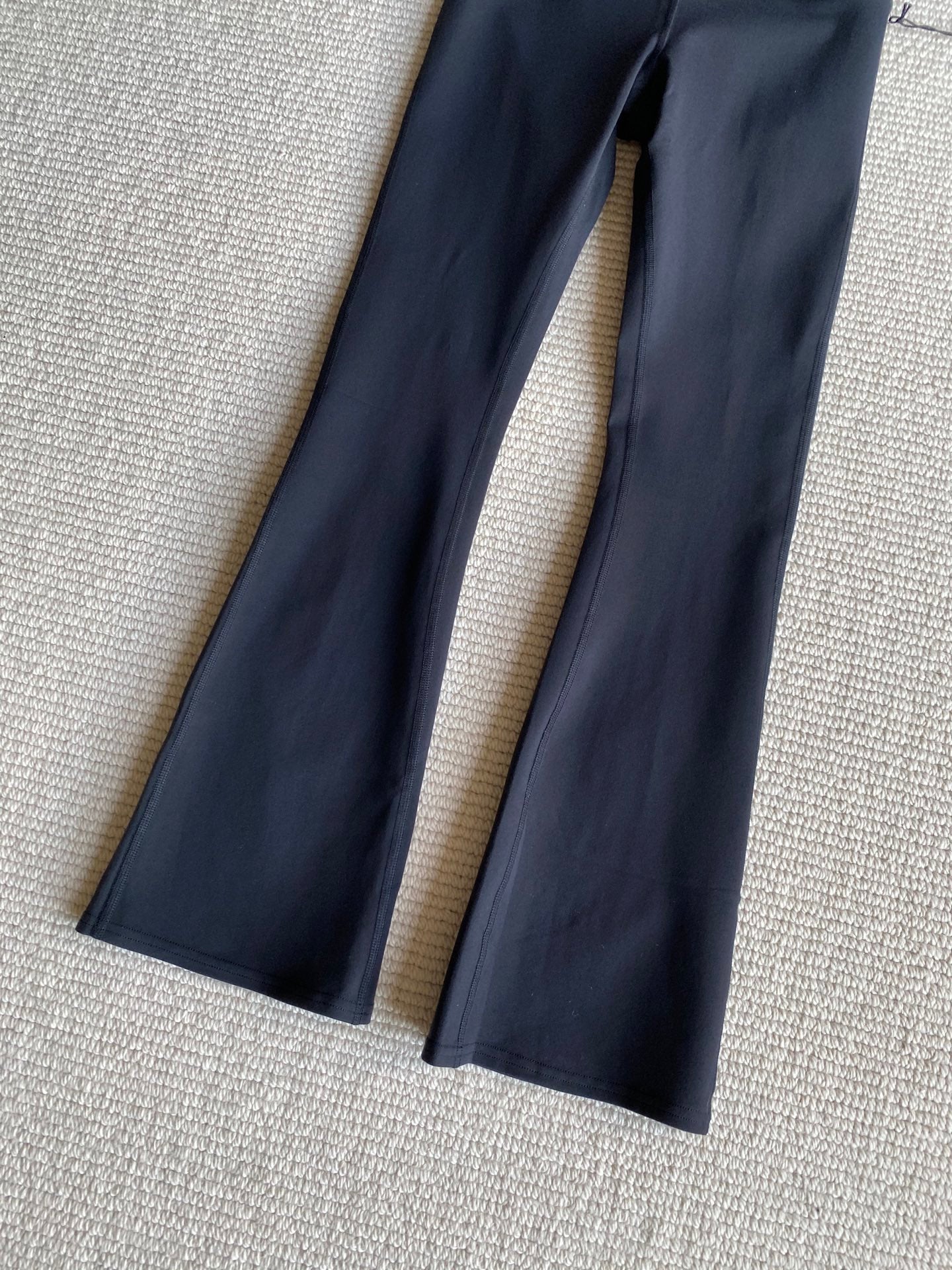 ALO FLARED PANTS STYLE 143