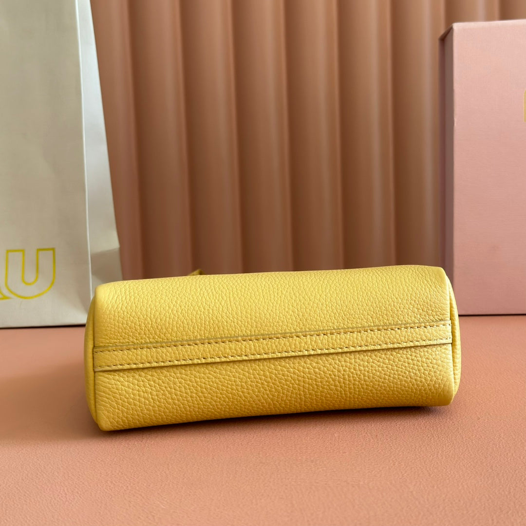 MIUMIU 26S POUCH BAG 18 IN YELLOW CALFSKIN GOLD HARDWARE