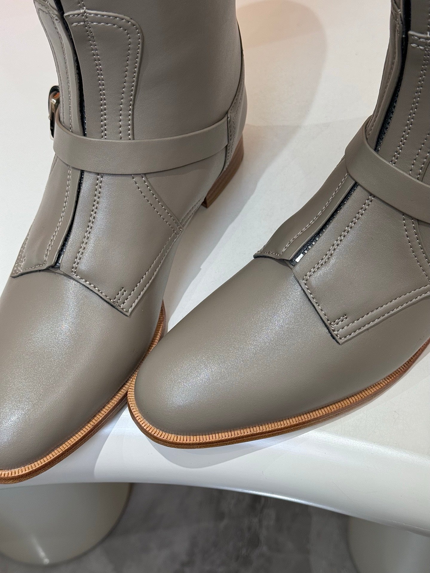 HM 25S RIDING BOOTS IN GREY LAMBSKIN WITH SILVER HARDWARE
