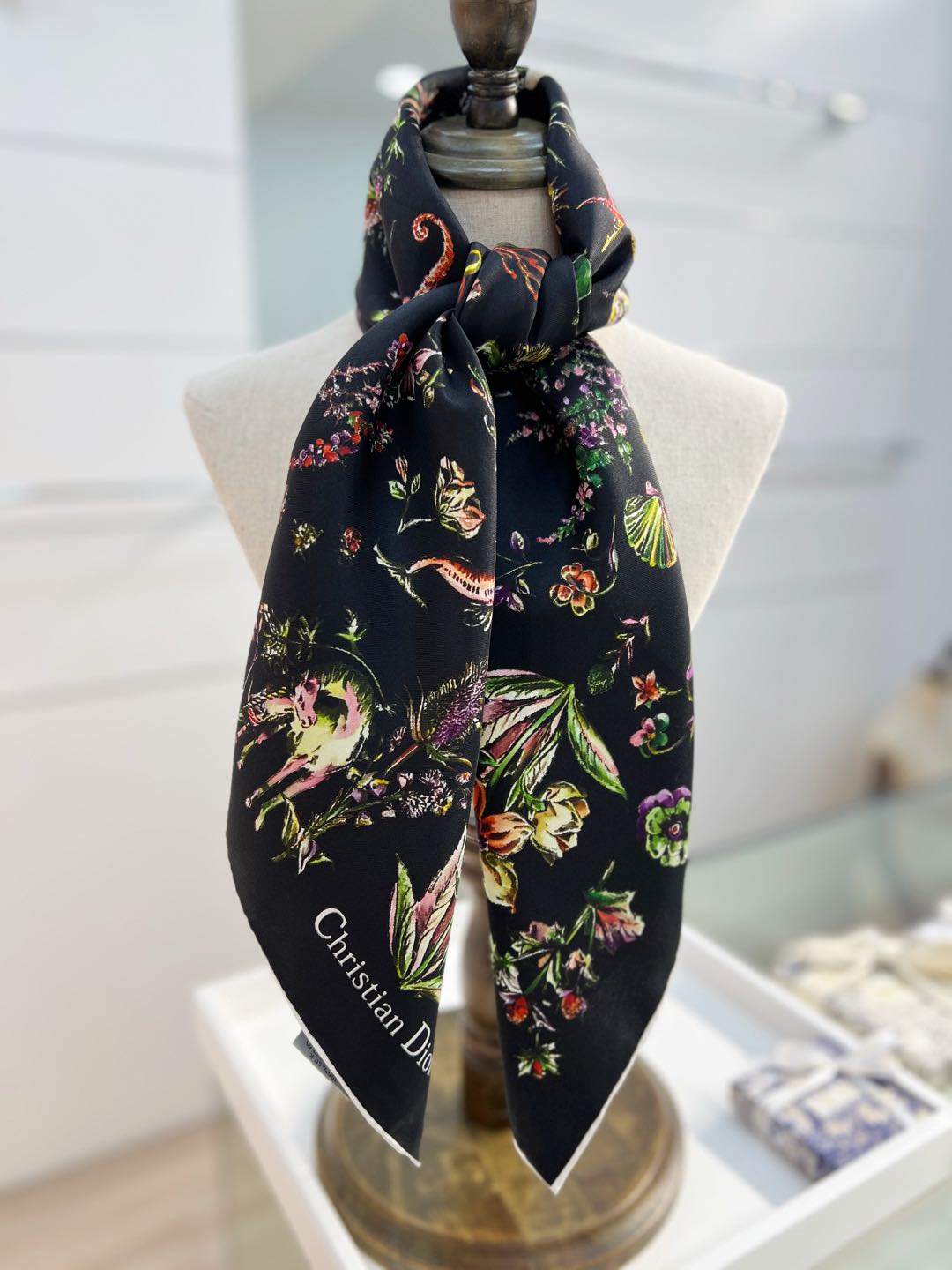 DIOR REVERSIBLE PRINTED SQUARE SCARF 90 CM IN BLACK SILK 735867