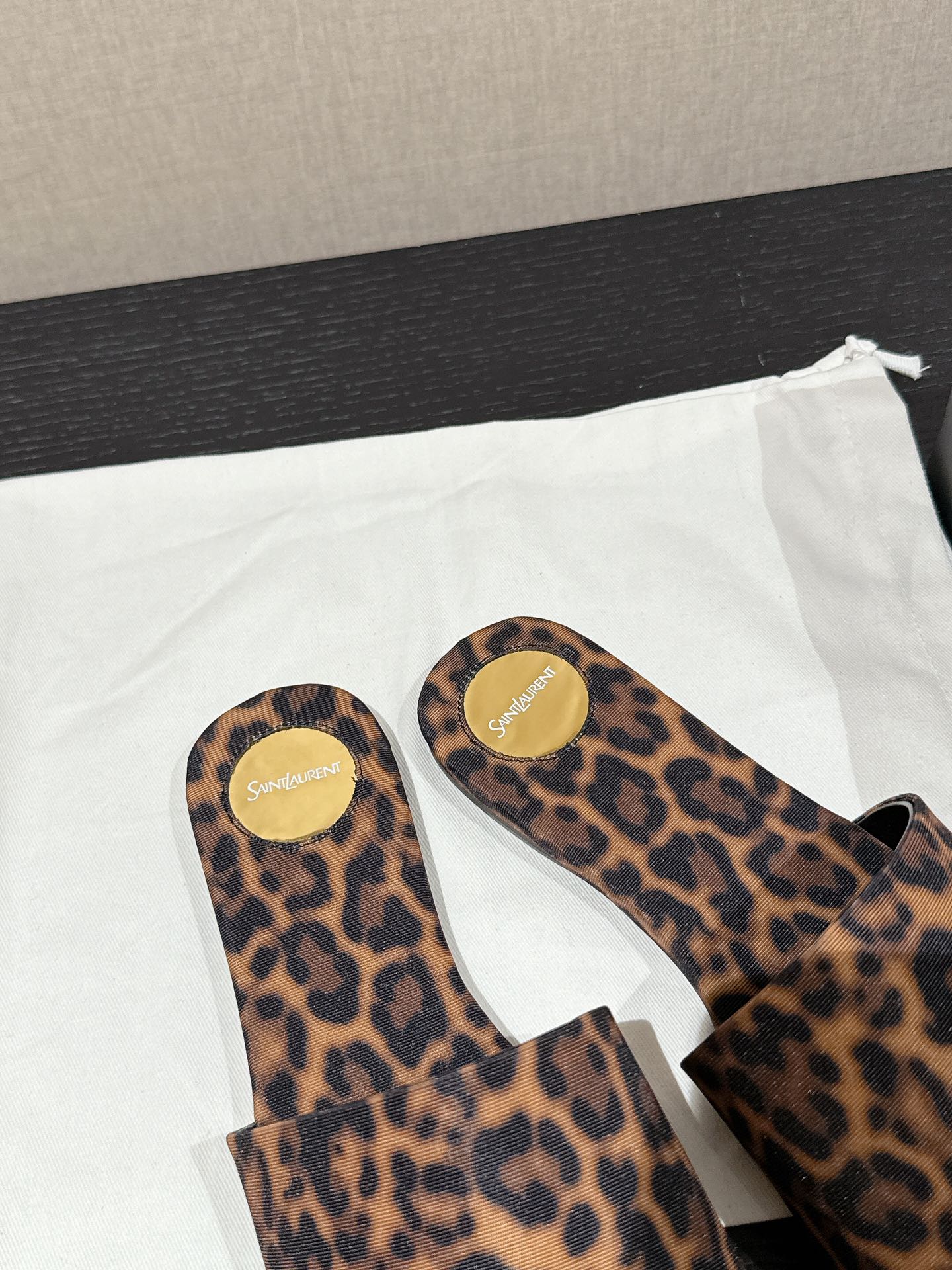 SL CARLYLE LEOPARD SLIPPERS AMBER CANVAS