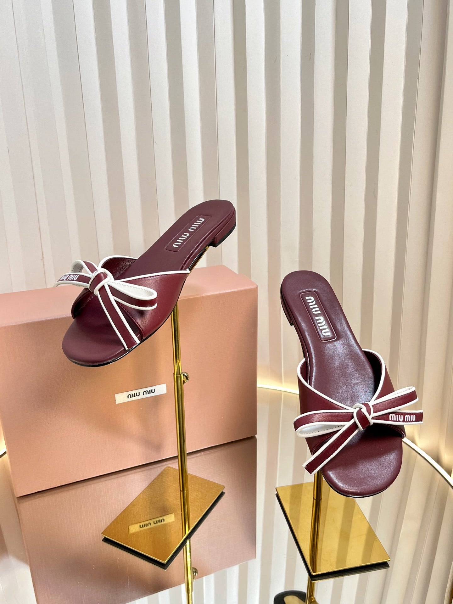 SLIDES SANDALS IN BURGUNDY RED CALFSKIN BOW IN TRAP