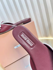 SLIDES SANDALS IN BURGUNDY RED CALFSKIN BOW IN TRAP