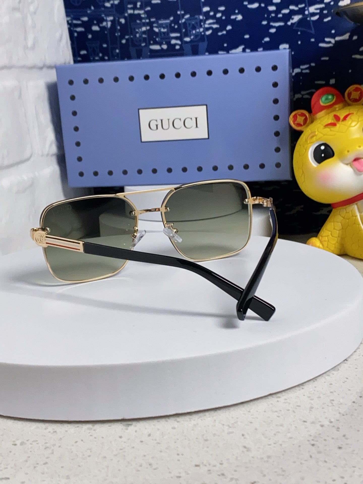 SQUARE FRAME SUNGLASSES 563175 IN METAL