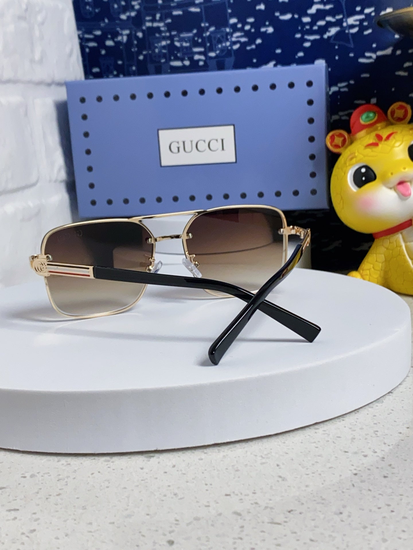 SQUARE FRAME SUNGLASSES 563175 IN METAL