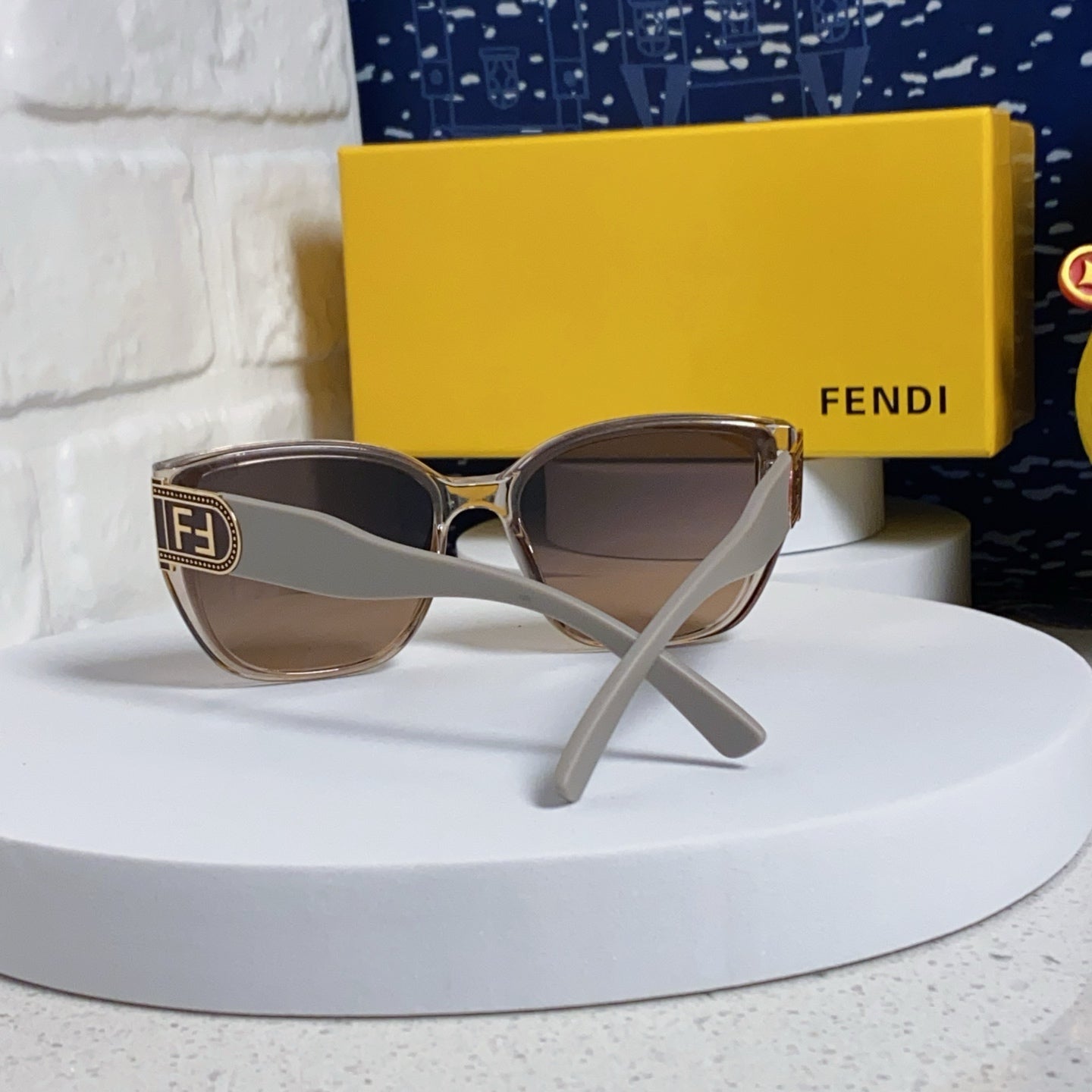 DIAGONAL CHUNKY SQUARE FRAME SUNGLASSES 543494 IN ACETATE