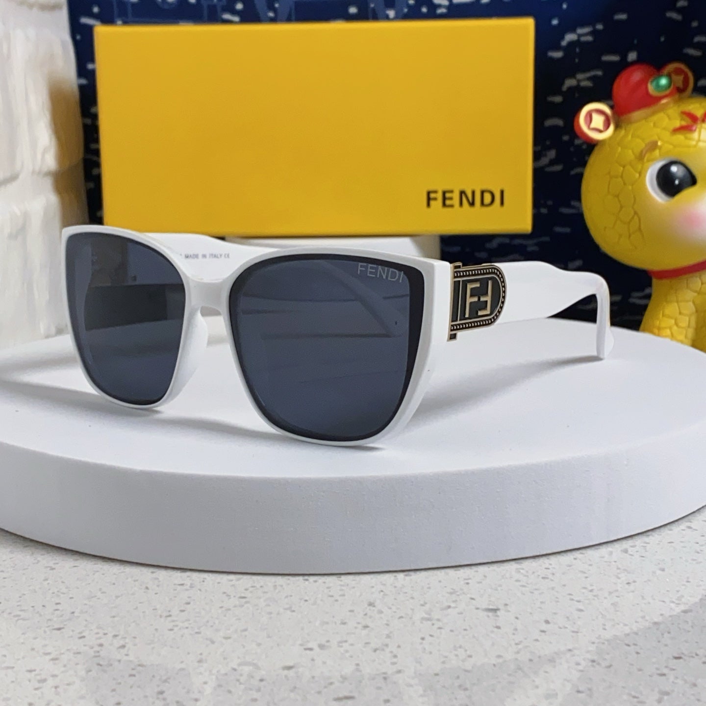 DIAGONAL CHUNKY SQUARE FRAME SUNGLASSES 543494 IN ACETATE