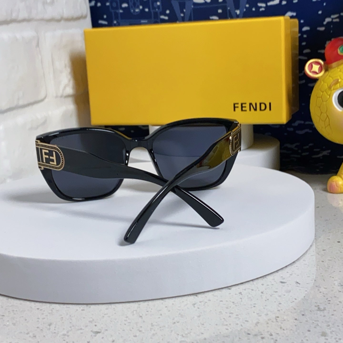 DIAGONAL CHUNKY SQUARE FRAME SUNGLASSES 543494 IN ACETATE