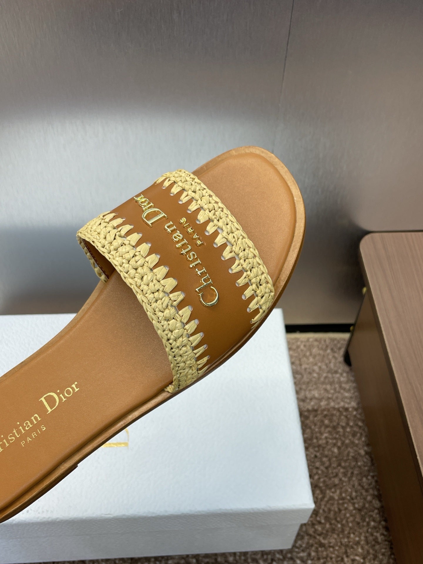 DIOR 25S D-LANE SLIDE CAMEL CALFSKIN AND NATURAL BRAIDED RAFFIA